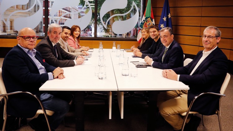 EAJ-PNV y Coalición Canaria refuerzan su colaboración con un encuentro en Sabin Etxea