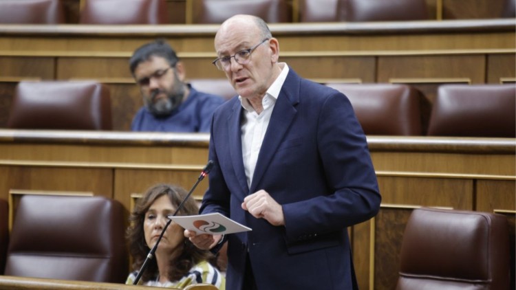 Euskal Taldeak Osasun ministro andreari deitoratu dio Esparru-Estatutua kontsentsurik gabe onetsi izana: 